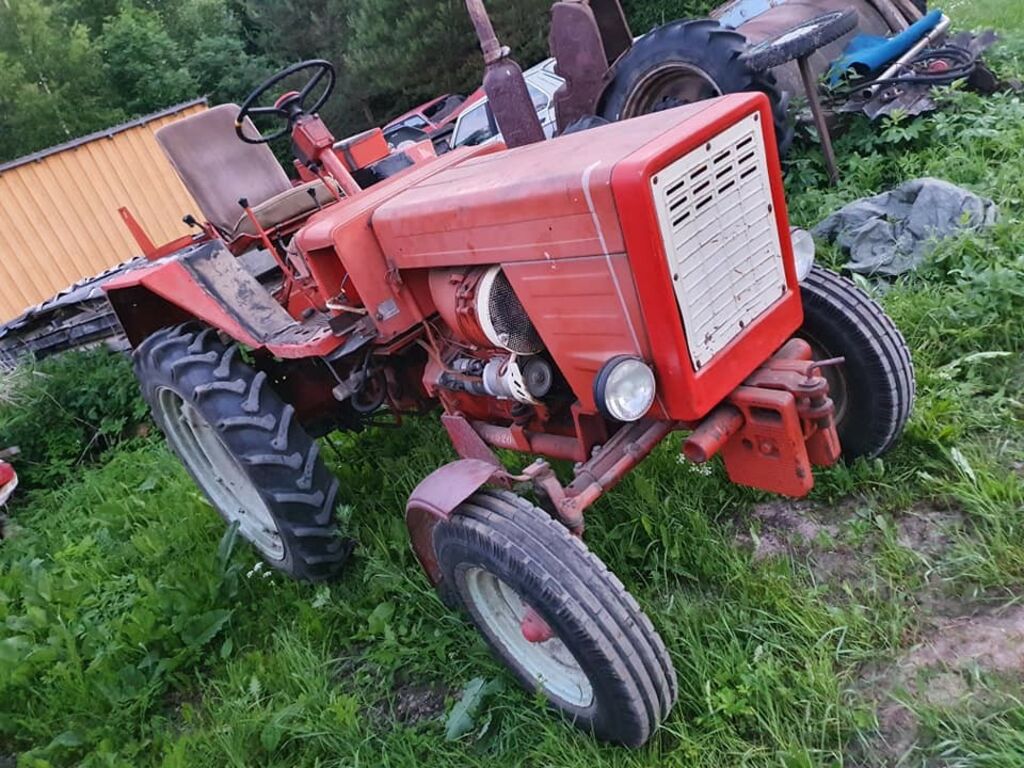 Traktor T-25