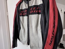 Женская кожаная куртка Harley Davidson. Размер S.