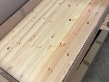 Журнальный столик из цельного дерева (новый и в упаков�