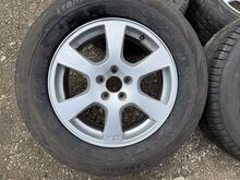 Оригинальные 17-дюймовые литые диски Volvo с летней резин�