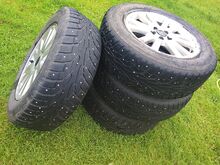 M: Volvo xc90 veljed korralik naastrehvidega .