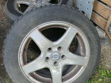 Volvo veljed + 205/55/16 naastrehvid
