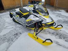 SKI-DOO MXZ X-RS 850 E-TEC 115kW 2000km