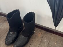 VINTAGE  KOMPLEKT (  kalossid /vihmavari/ kepp)