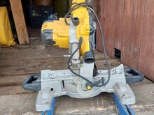 Торцовочная пила Dewalt, в рабочем состоянии