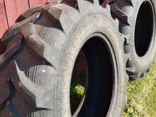 Kaks kasutatud traktorirehvi 360/70R24