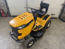 Садовый трактор Cub Cadet XT2 Kawasaki