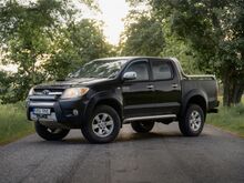 Toyota Hilux 3.0 automaat reg makstud.