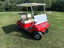 M: Bensiinimootoriga golfiauto Club Car