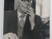 Foto Friedebert Tuglase autogrammiga