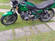 KAWASAKI ZR 550