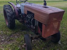 Müüa traktor V-445
