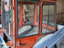 Traktor T25 komplektne kabiin.