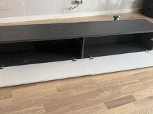 M: Seinale paigaldatav TV alus