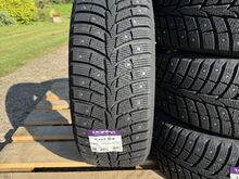 205/55 R16 Laufenn LW71 i Fit Ice 91T naast