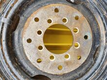 Traktori MTZ 80/82  esirattad 360/70/24