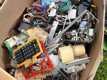 erinevat elektroonikat varuosadeks/taastamiseks.