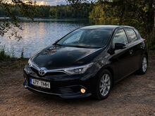 Toyota Auris 1.6 97 кВт