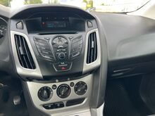 Ford Focus 1,6 77кВт, ШИПОВАННАЯ РЕЗИНА В КОМПЛЕКТЕ