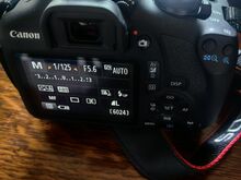 Canon EOS 2000D комплект - В очень хорошем состоянии