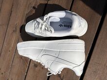 Кроссовки, 40