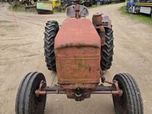 Traktor T-25