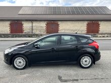 Ford Focus 1,6 77kw, KAASA NAASTREHVID!