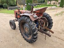 Traktor T-25