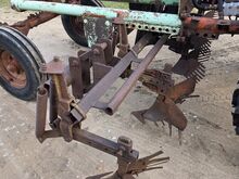 Traktor T-16 koos muldajaga