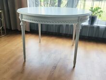Imeilus valge söögilaud