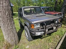 M. Isuzu trooper