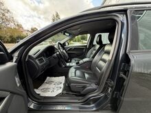 Volvo V70 Momentum 2.4 R5 D5 129kW, JÄRELMAKS!