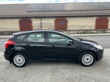 Ford Focus 1,6 77кВт, ШИПОВАННАЯ РЕЗИНА В КОМПЛЕКТЕ