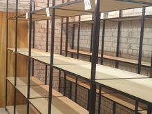 Riiulid metallist