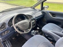 Ford Galaxy Ghia  2,0 107kw, 6 KOHTA