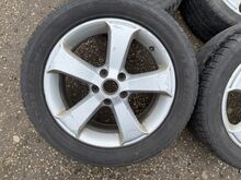 Оригинальные 17-дюймовые литые диски VW с летней резиной