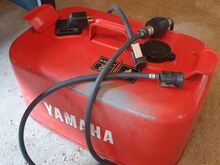 Yamaha 25L paak ja kütusevoolik/pump