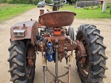 Traktor T-25