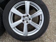 Volvo 19 tolli originaal valuveljed (anduritega)