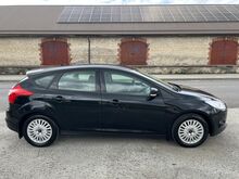 Ford Focus 1,6 77kw, KAASA NAASTREHVID!