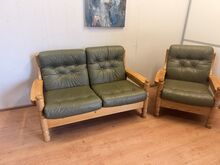 Кожаный диван с креслом