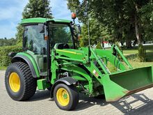 John Deere 4052R.