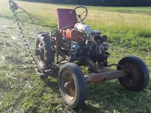 Lattniidukiga traktor
