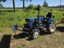 Mitsubishi  väiketraktor koos lisaseadmetega