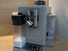 Kohvimasin DeLonghi Rivelia