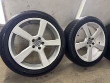 Volvo 20tolli valuveljed suverehvidega 5x108