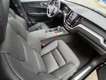 Volvo XC60 MOMENTUM 2.0D 145кВт 2022