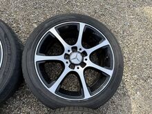 MB 17" originaal erilaiused valuveljed rehvidega