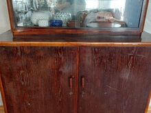 Старинный шкаф-витрина из массива дерева