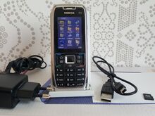 Nokia E51, зарядное устройство, USB-кабель, карта памяти 2 ГБ